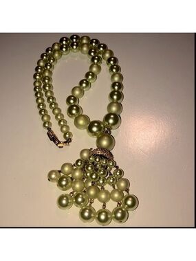 VTG Mint Green Faux Pearl Necklace w Tassel 22” + 3”
